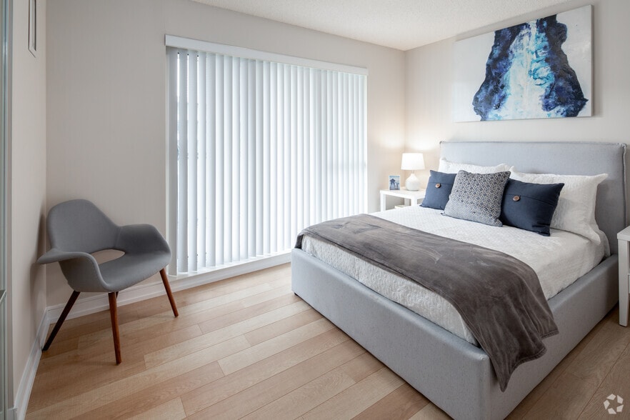 More Photos Of 570 Bay St, Toronto Apartments For Lease