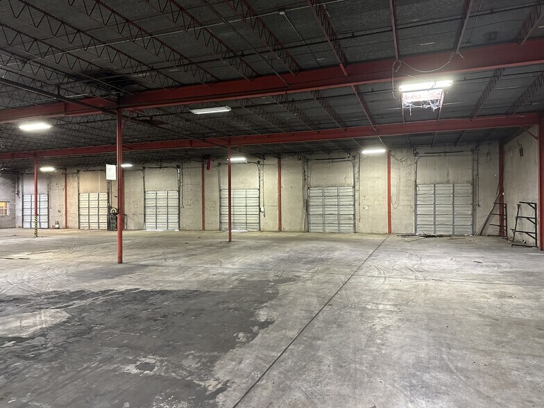 More Photos Of 2000 E Roosevelt Rd, Little Rock Warehouse For Sale