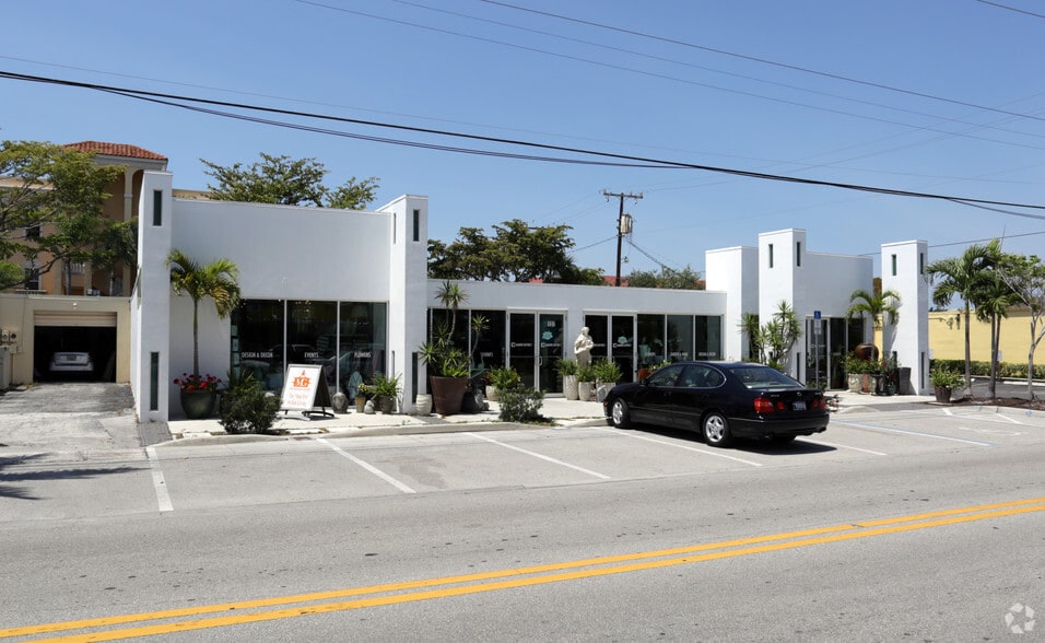 More Photos Of 137 10th St N, Naples Freestanding For Lease