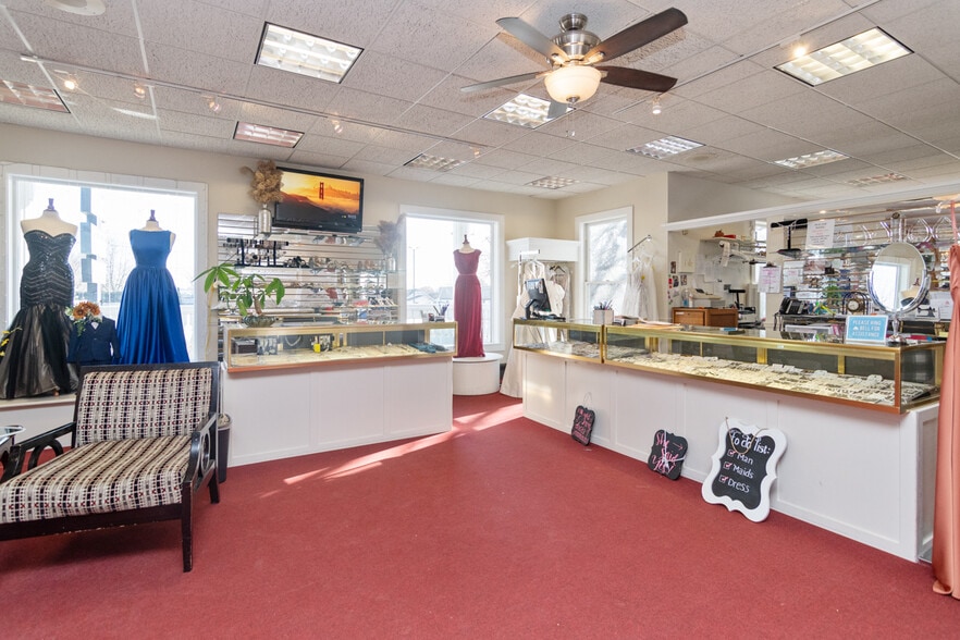 More Photos Of 2415 N Richmond St, Appleton Freestanding For Sale