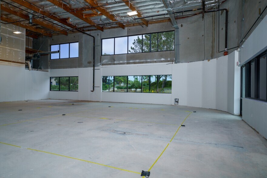 More Photos Of 5931 Priestly Dr, Carlsbad Research And Development For Lease