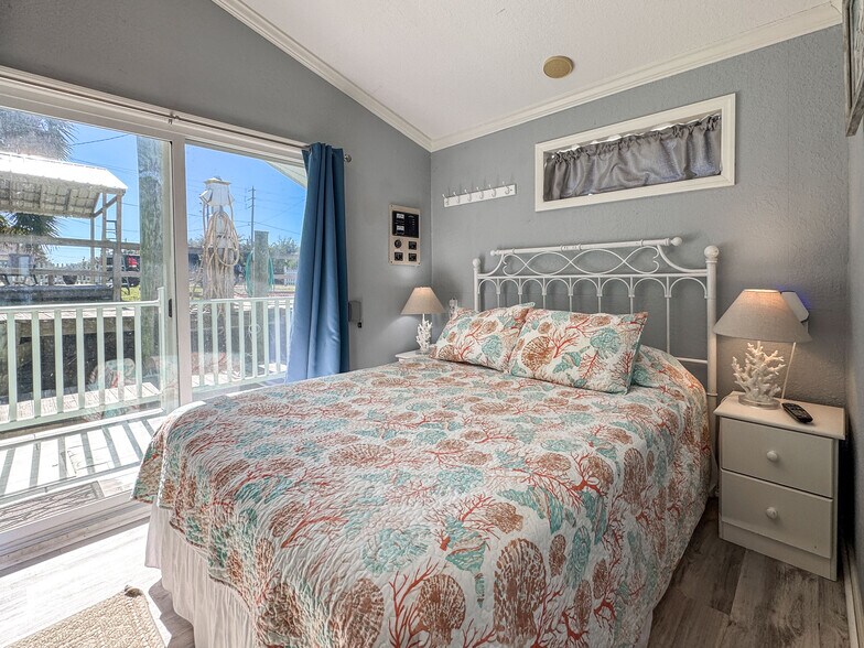 More Photos Of 309 Water St, Apalachicola Marina For Sale