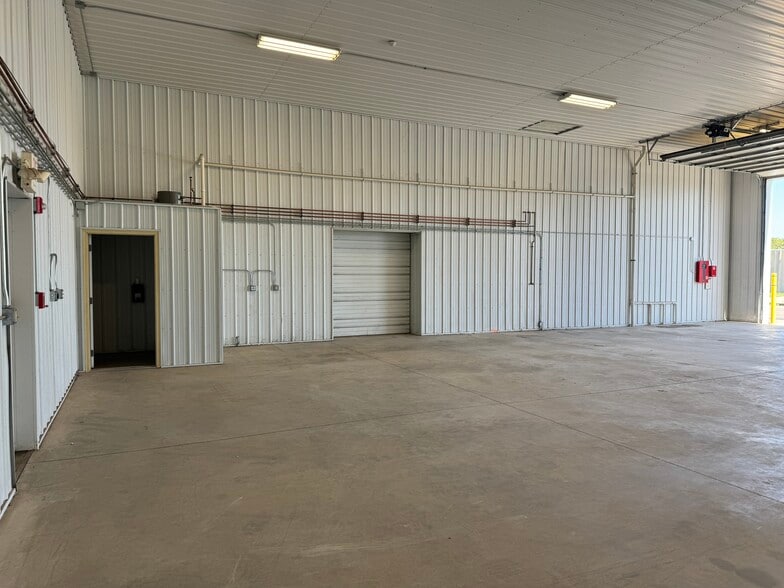 More Photos Of 1203 Badger St, Yorkville Warehouse For Lease