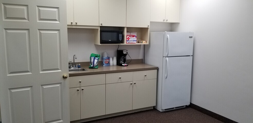 More Photos Of 16315 Northcross Dr, Huntersville Medical For Lease