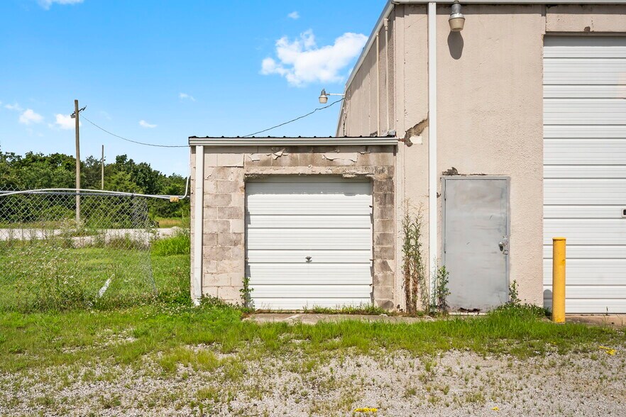 More Photos Of 825 MO-59, Carthage Industrial For Lease