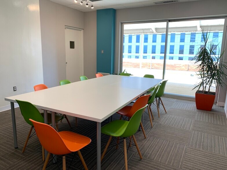 Primary Photo Of 400 N Saint Paul St, Dallas Office For Lease