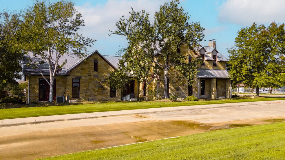 More Photos Of 2900 Trophy Dr, Bryan Office For Lease