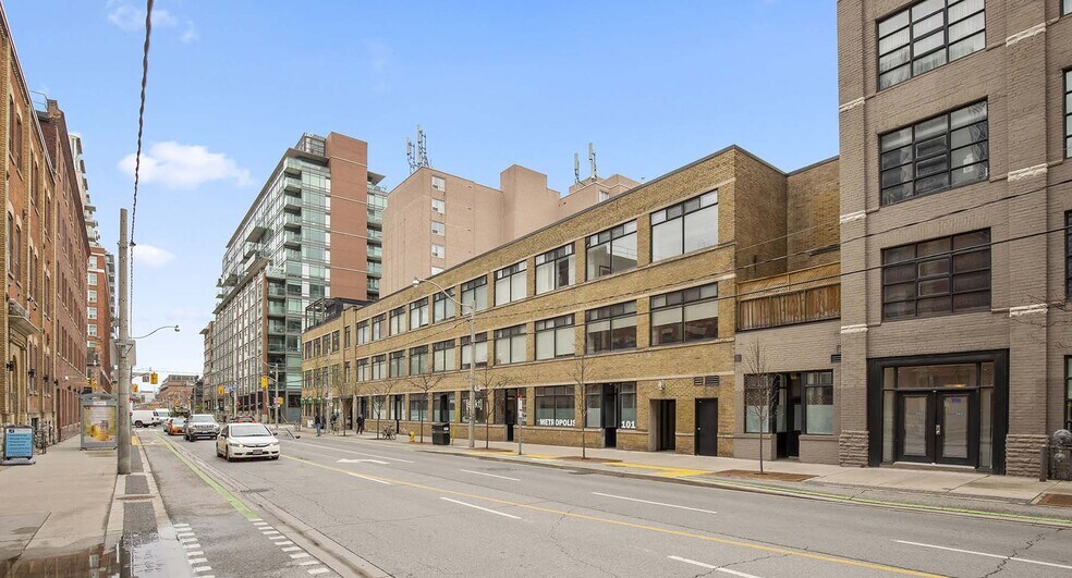 More Photos Of 80 Sherbourne St, Toronto Apartments For Lease