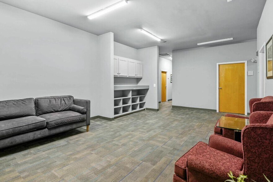More Photos Of 47332 Thomas Rowe Ln, Lexington Park Office For Lease
