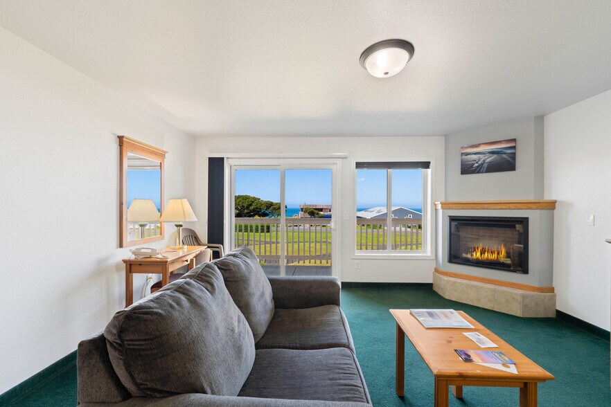 More Photos Of 1865 Beach Loop Dr, Bandon Hotel For Sale