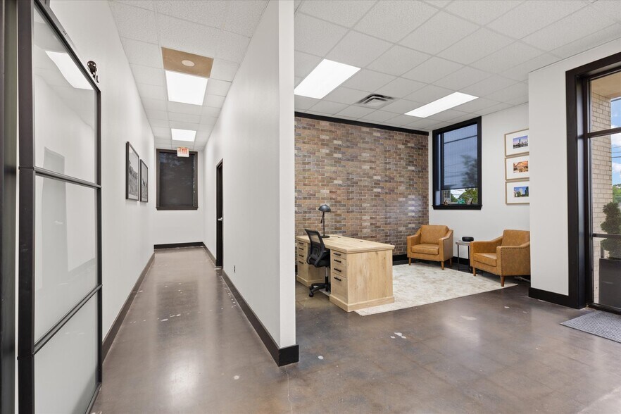 More Photos Of 501 N 3rd St, Longview Office For Sale