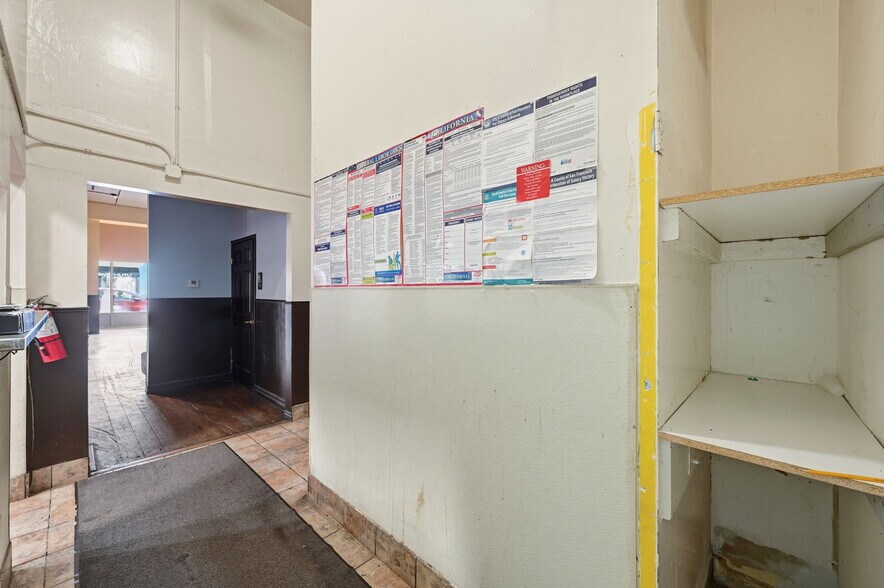 More Photos Of 1037 Valencia St, San Francisco General Retail For Lease