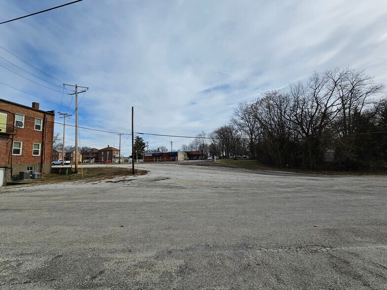 More Photos Of 411 S Main St, Hillsboro Specialty For Sale
