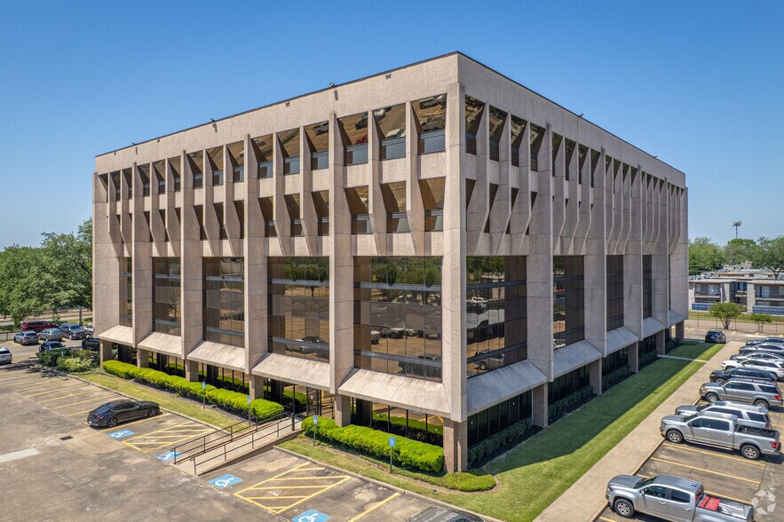 More Photos Of 10101 Fondren Rd, Houston Unknown For Lease