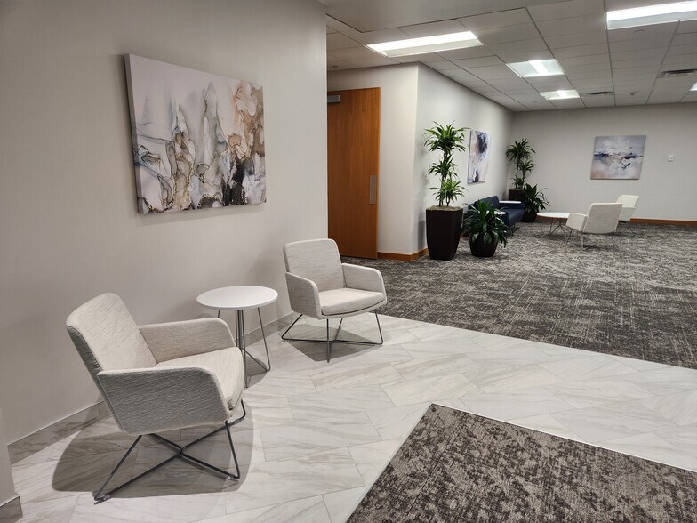 More Photos Of 12421 Meredith Dr, Urbandale Office For Lease