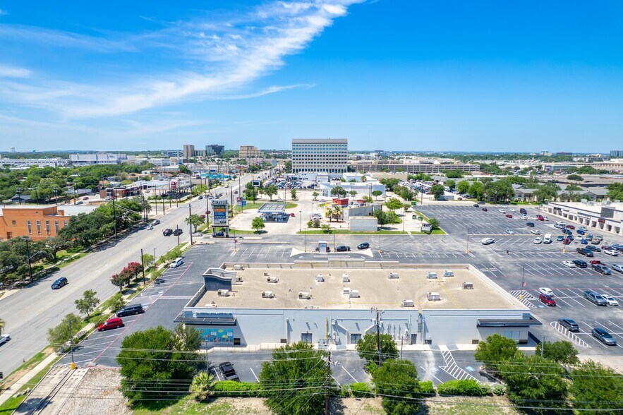 More Photos Of 7122 San Pedro Ave, San Antonio Storefront For Lease
