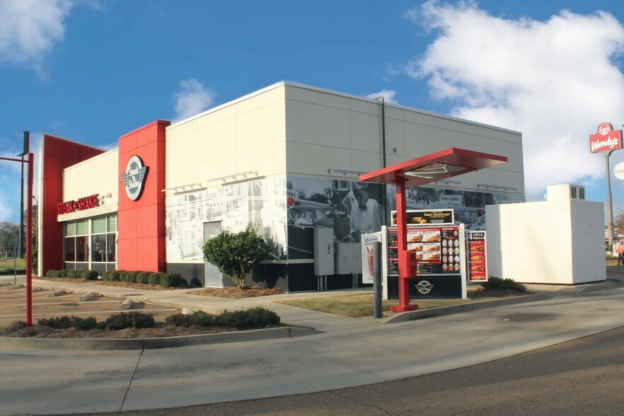 More Photos Of 300 Riverwind Dr, Pearl Restaurant For Sale