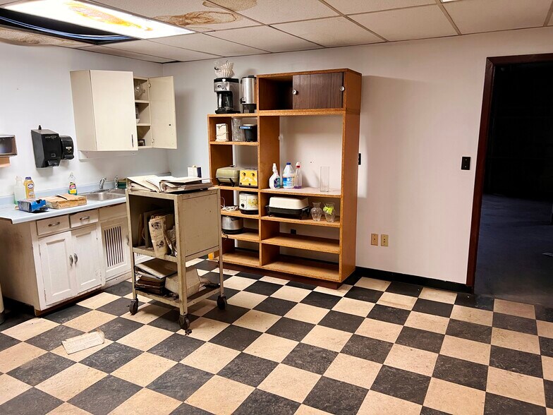 More Photos Of 22 Washington St, Brainerd Auto Dealership For Sale