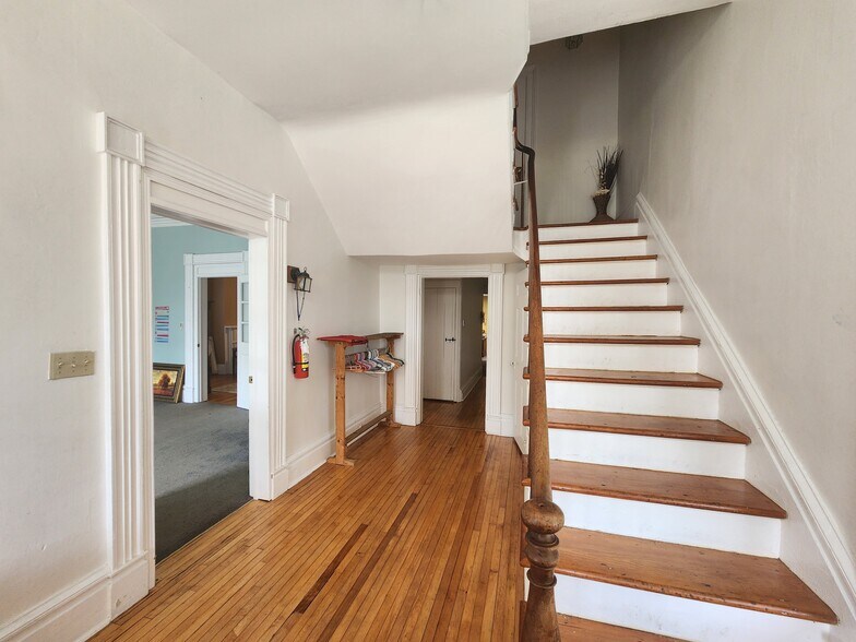 More Photos Of 4408 Albany Post Rd, Hyde Park Specialty For Sale