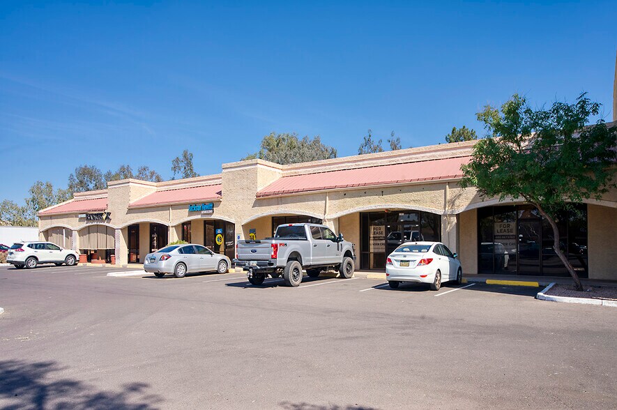 More Photos Of 1111 N Gilbert Rd, Gilbert Storefront Retail Office For Lease