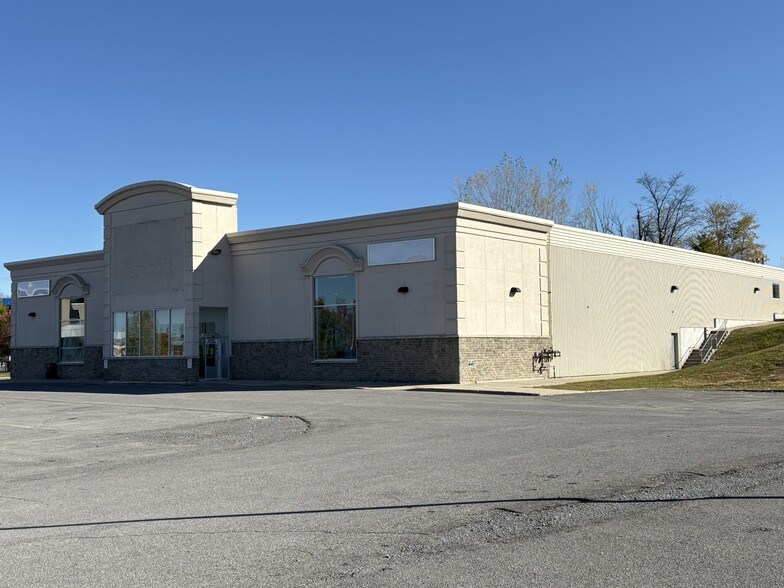 More Photos Of 2747 Chamberland St, Clarence-Rockland Freestanding For Sale