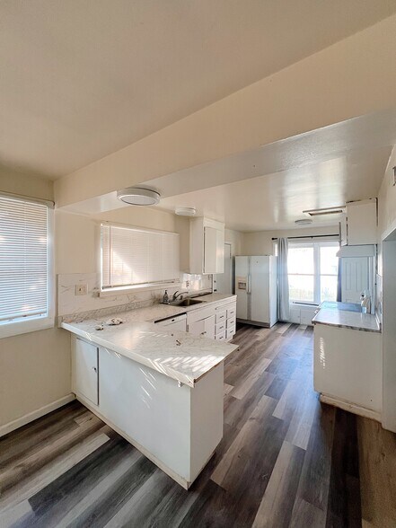 More Photos Of 921 Rivera Dr, Sacramento Apartments For Sale