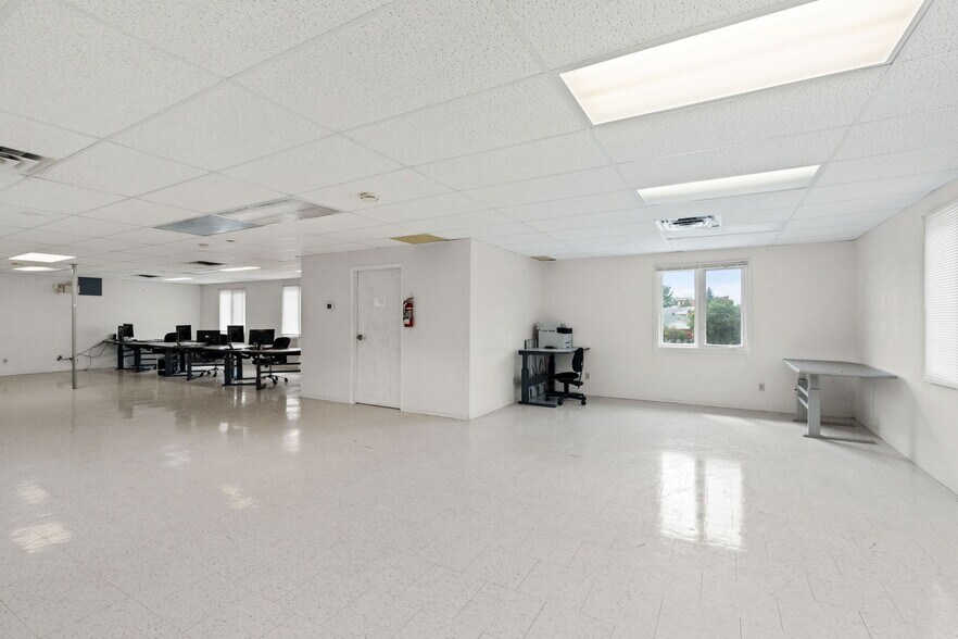 More Photos Of 457 Main St E, Winchester Medical For Sale