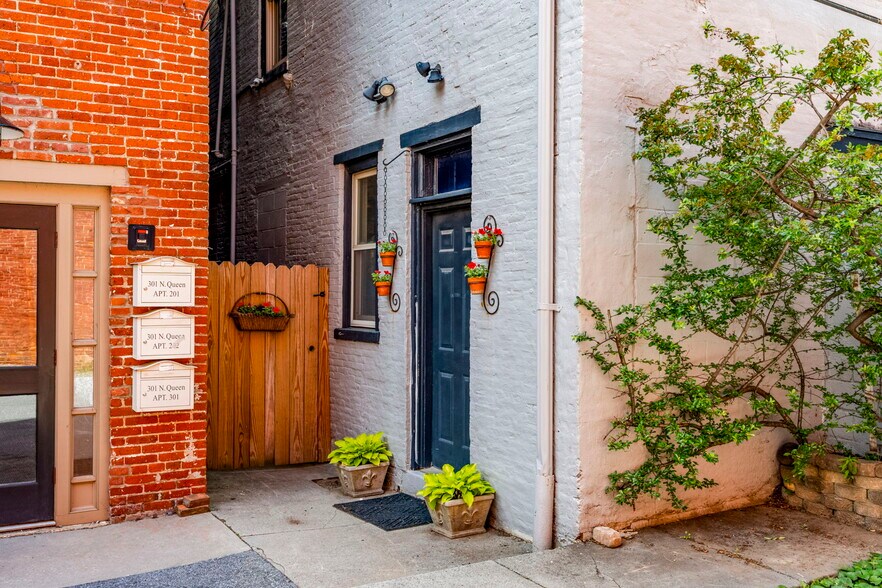 More Photos Of 305 N Queen St, Lancaster Storefront Retail Residential For Sale