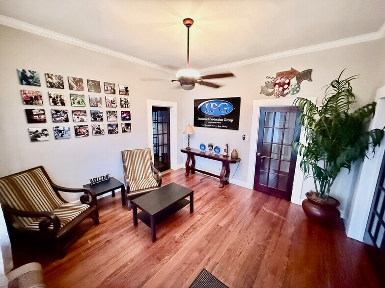 More Photos Of 169 W Broadway St, Oviedo Medical For Lease