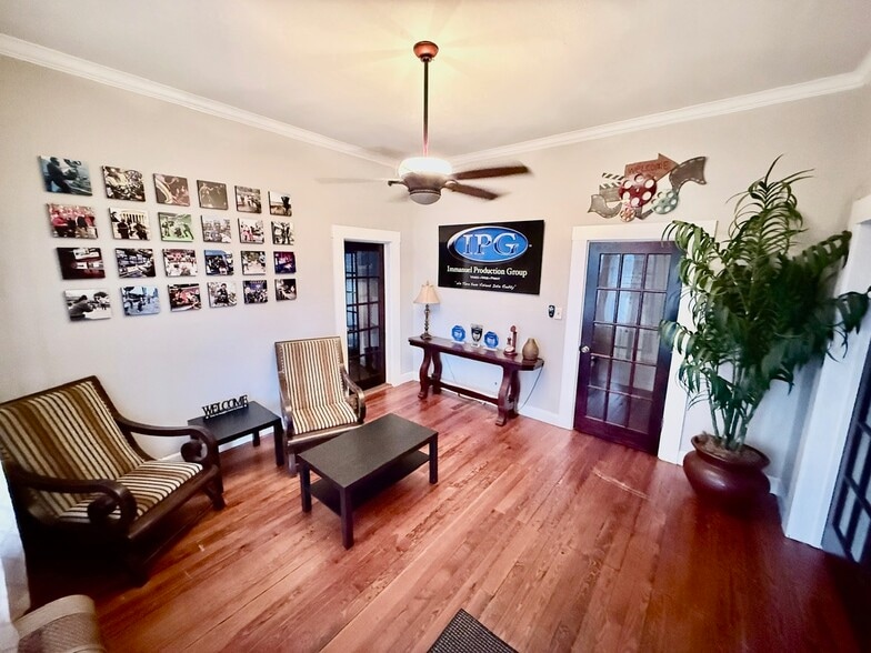 More Photos Of 169 W Broadway St, Oviedo Medical For Lease