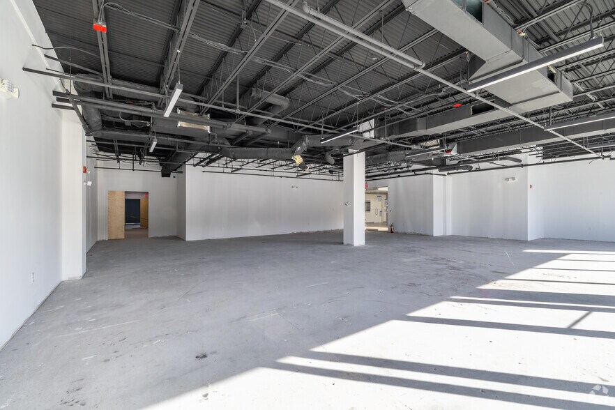 More Photos Of 118 Turnpike Rd, Southborough Office For Lease