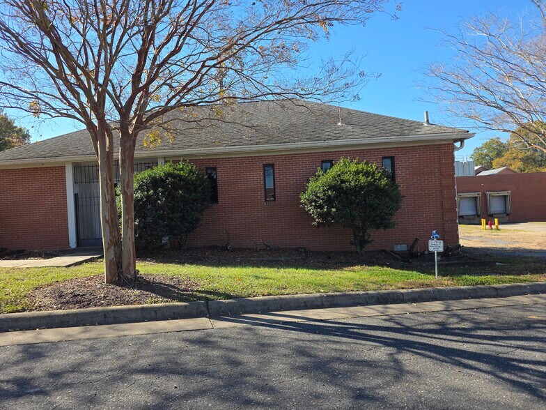 More Photos Of 600 S Railroad Ave, Kings Mountain Warehouse For Lease