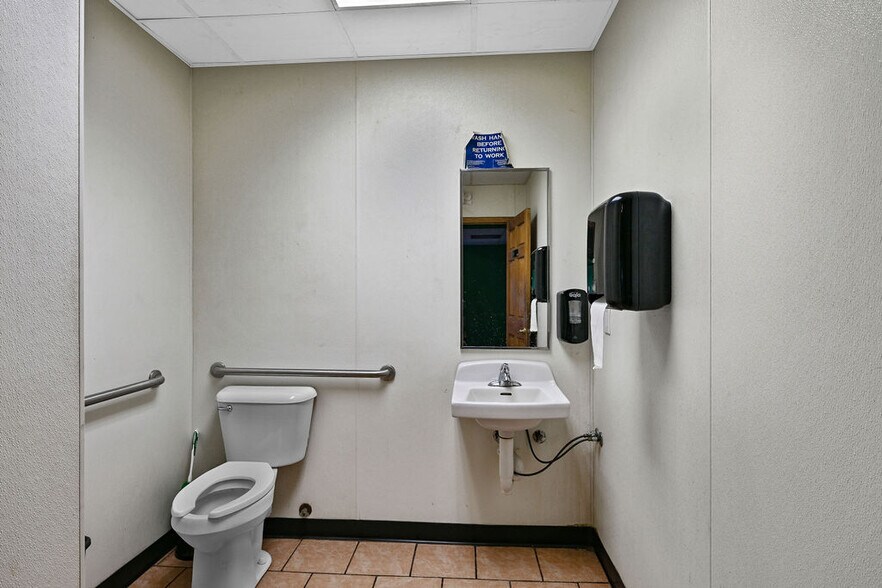 More Photos Of 1951-1981 S 8th St, Wisconsin Rapids General Retail For Sale