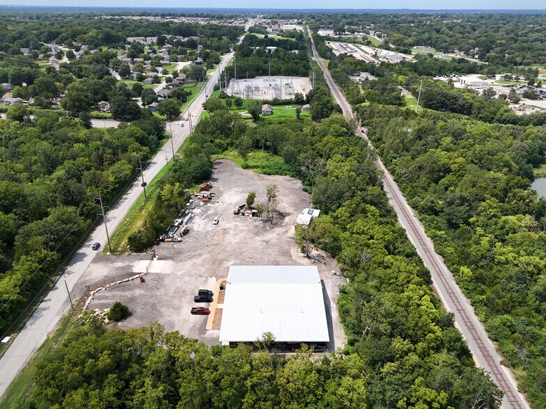More Photos Of 955 SE AA Hwy, Blue Springs Industrial For Lease