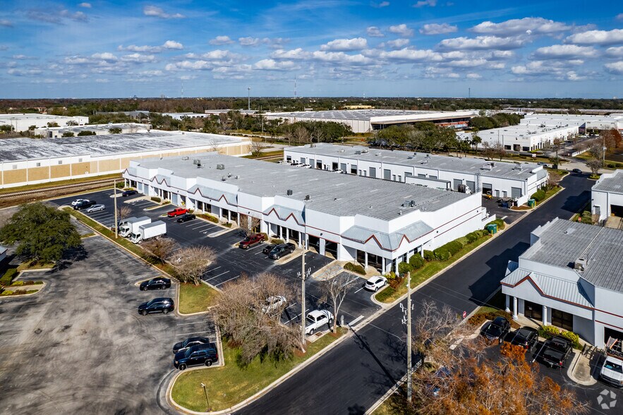 More Photos Of 3905 Center Loop, Orlando Unknown For Lease