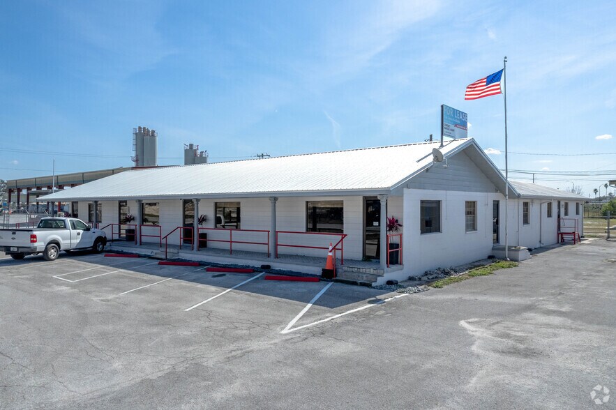 Primary Photo Of 2907 Brooks St, Lakeland Industrial For Lease