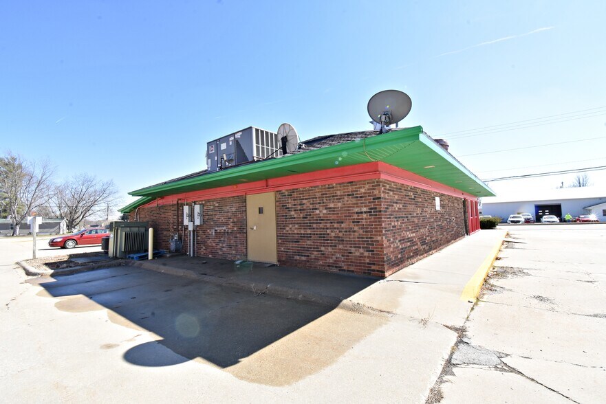 More Photos Of 1640 1st St W, Independence Freestanding For Sale