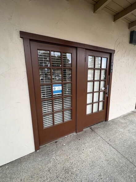 More Photos Of 3731 Sunset Ln, Antioch Unknown For Lease