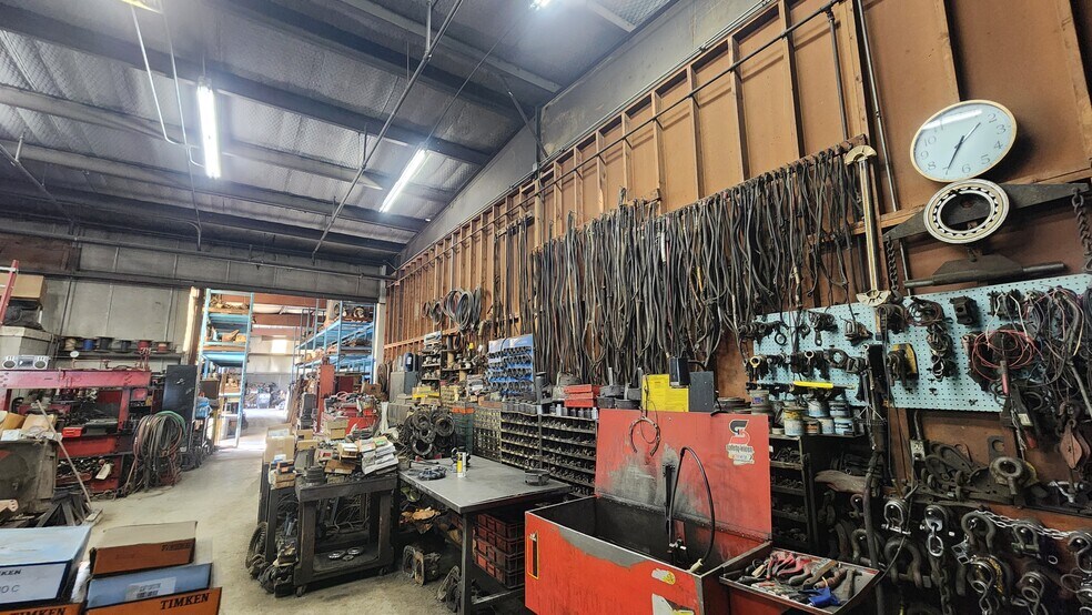 More Photos Of 284 Blue Sky Pky, Lexington Warehouse For Sale