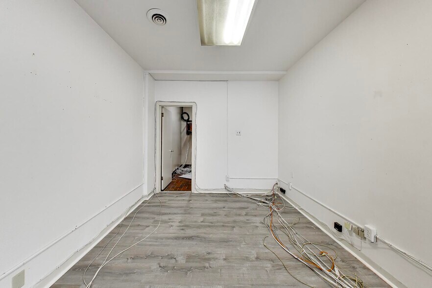 More Photos Of 667 Clay St, San Francisco Office Residential For Lease