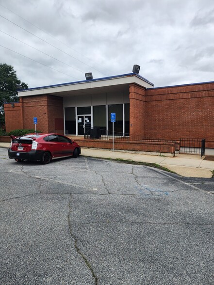 More Photos Of 139 N Main St, Jonesboro Bank For Lease