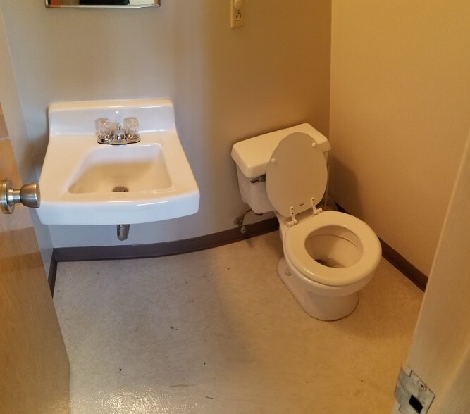 More Photos Of 1320 Apple Ave, Hayward Medical For Lease