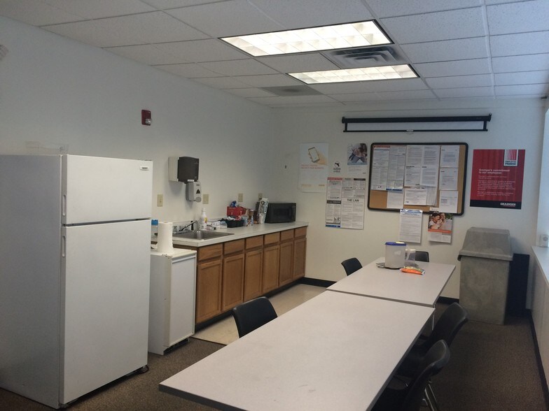 More Photos Of 2915 Gillespie St, Fayetteville Flex For Sale