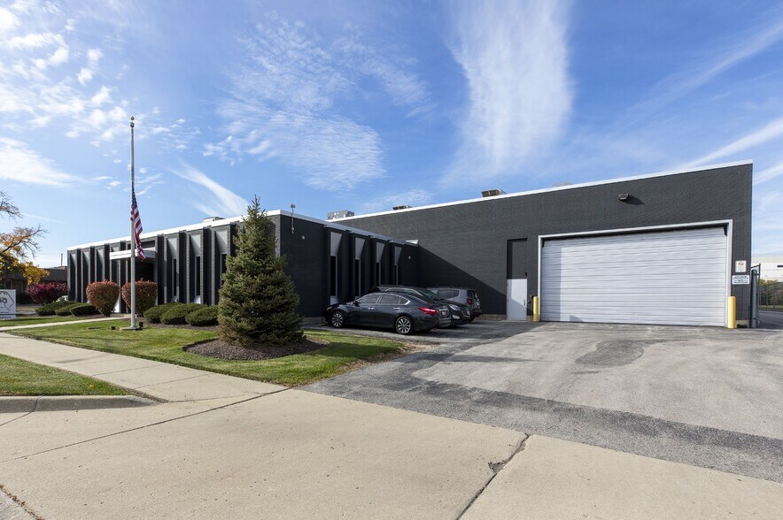 Primary Photo Of 744 N Oaklawn Ave, Elmhurst Warehouse For Lease