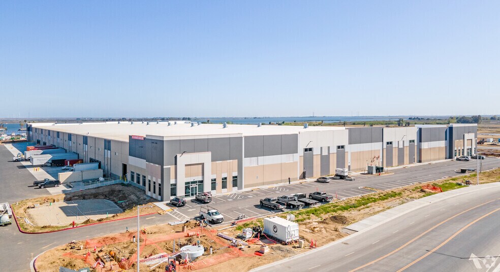More Photos Of 4100 Wilbur Ave, Oakley Distribution For Lease