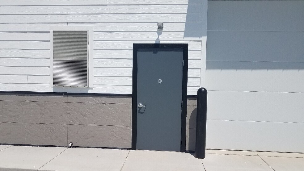 More Photos Of 477 South Blvd. East Blvd, Pontiac Distribution For Lease
