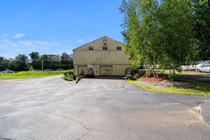 More Photos Of 313 Route 125, Brentwood Light Distribution For Lease