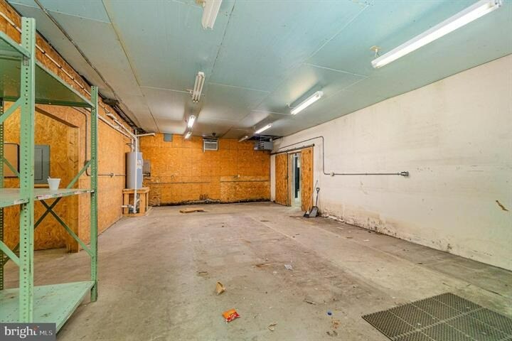 More Photos Of 122 Beech St, Carlisle Light Distribution For Lease