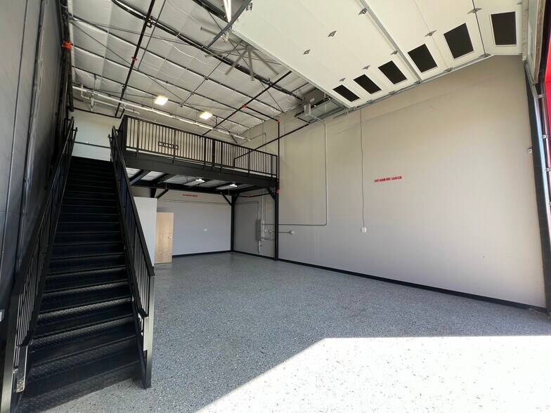 More Photos Of 2100 Double Creek Dr, Round Rock Showroom For Sale