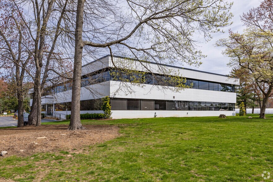 More Photos Of 160 Summit Ave, Montvale Medical For Lease